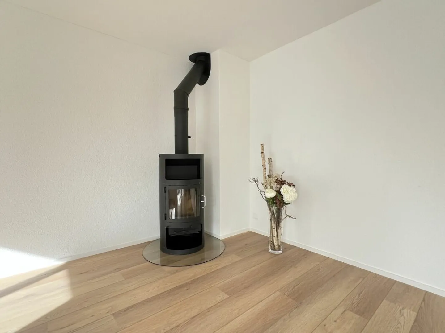 Exclusive living experience with style - within walking distance to the center of Einsiedeln - Photo 9 of 22