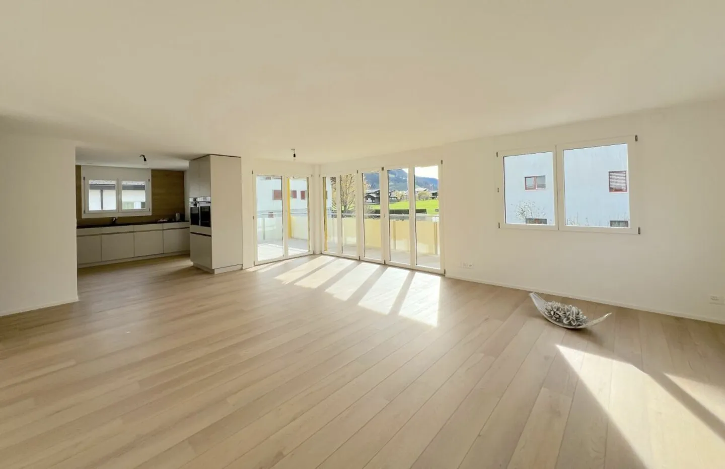 Exclusive living experience with style - within walking distance to the center of Einsiedeln - Photo 11 of 22