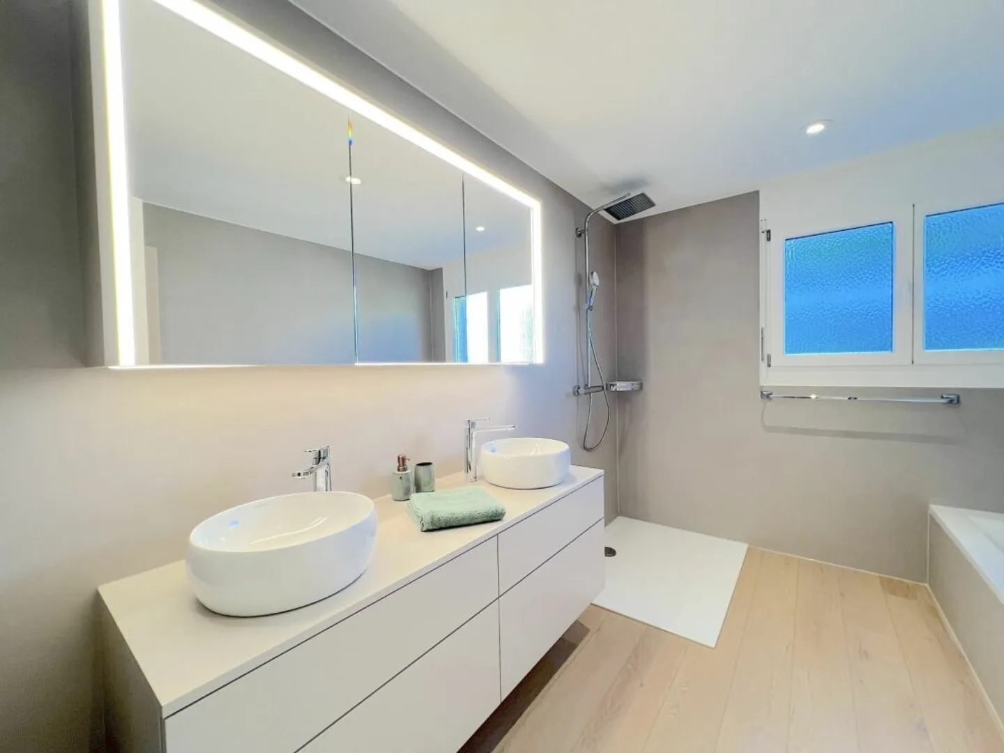 Exclusive living experience with style - within walking distance to the center of Einsiedeln - Photo 12 of 22