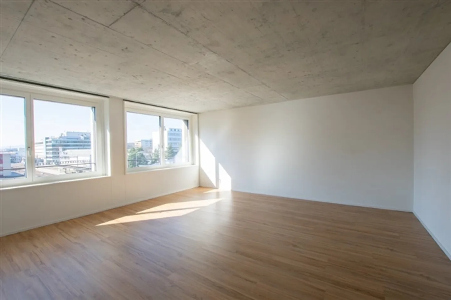 Modern 2.5-room apartment with huge shared rooftop terrace - Photo 3 of 8