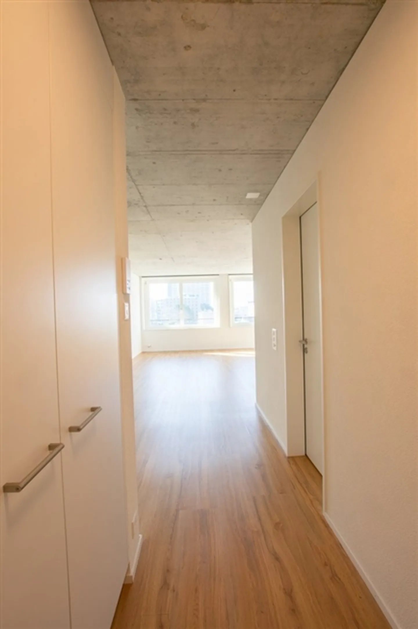 Modern 2.5-room apartment with huge shared rooftop terrace - Photo 4 of 8