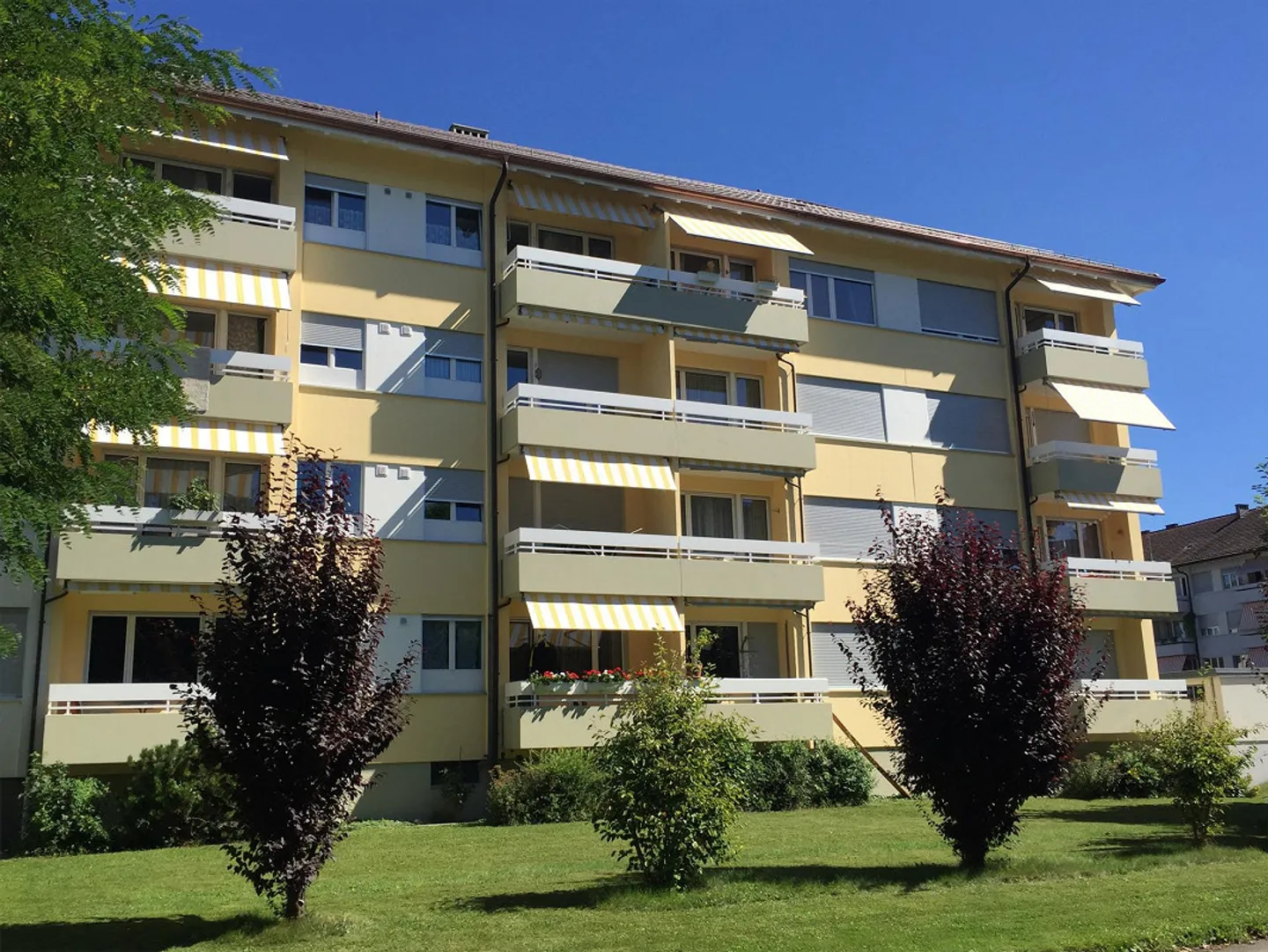 Bright 2.5-room apartment with large balcony, kitchen with breakfast bar - Photo 1 of 9