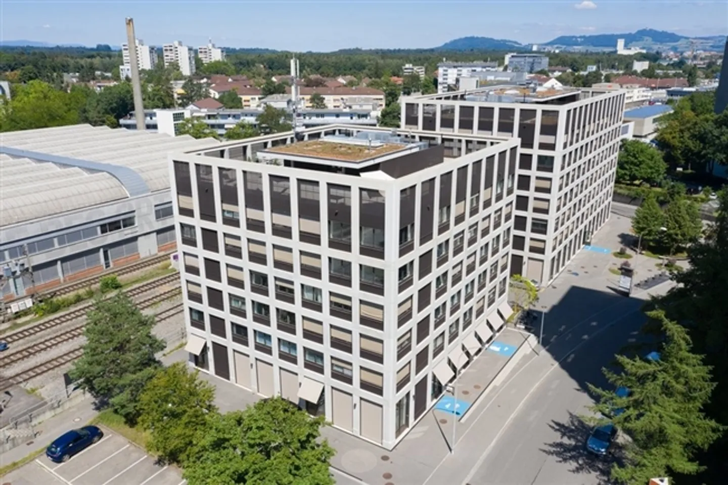 Modern 2.5-room apartment with huge shared rooftop terrace - Photo 8 of 8