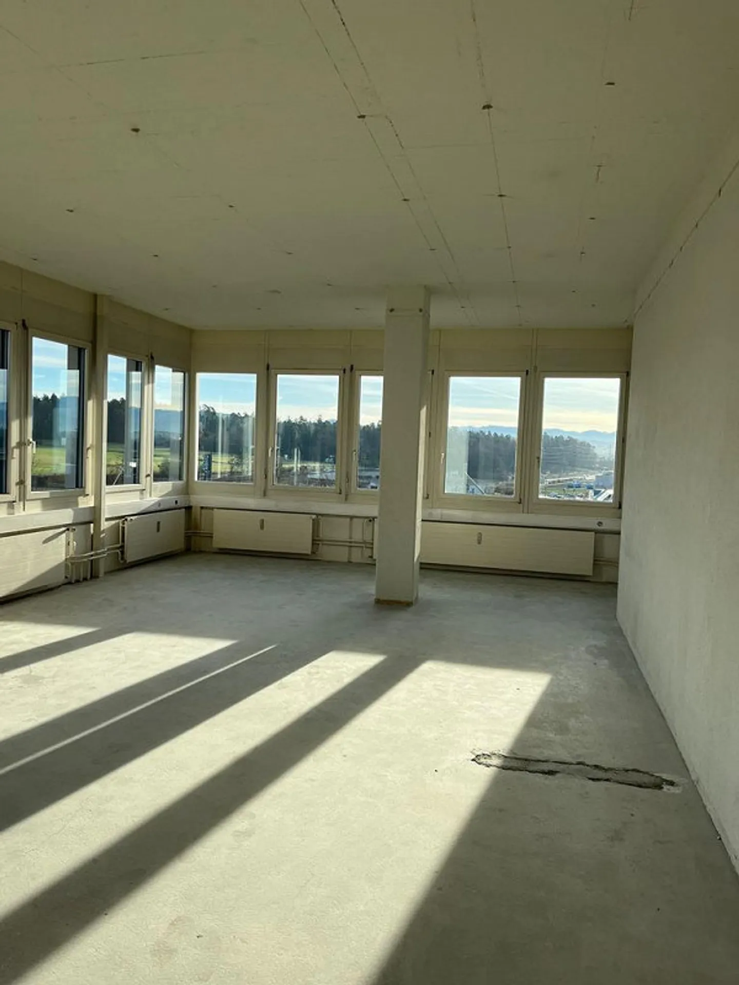 Espace commercial/bureau flexible dans un emplacement central à Volketswil - Photo 3 sur 4