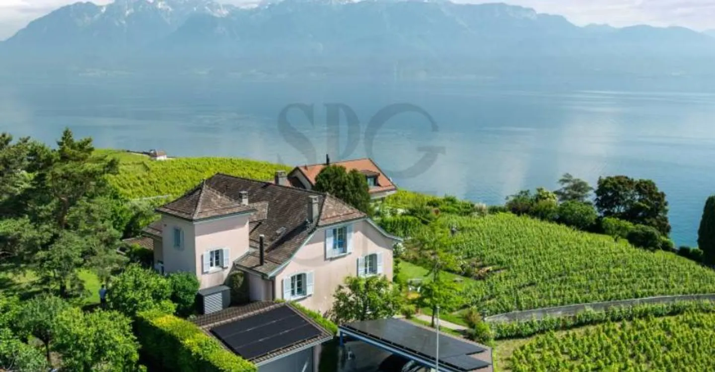 Elegant bourgeois-style house in the heart of Lavaux - Photo 1 of 11