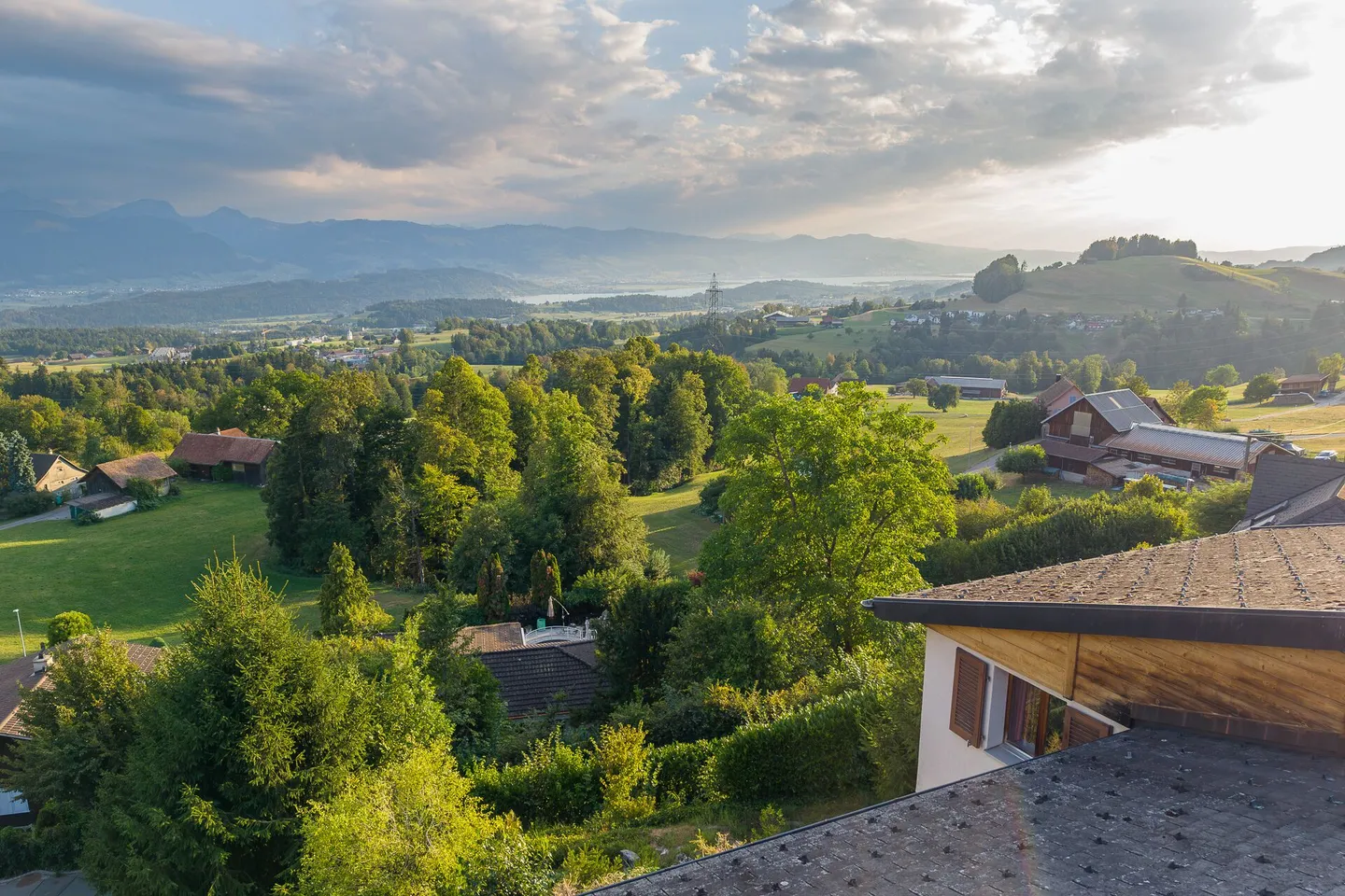 Posizione esclusiva con vista sulla Linthebene fino al lago di Zurigo - Foto 1 di 6