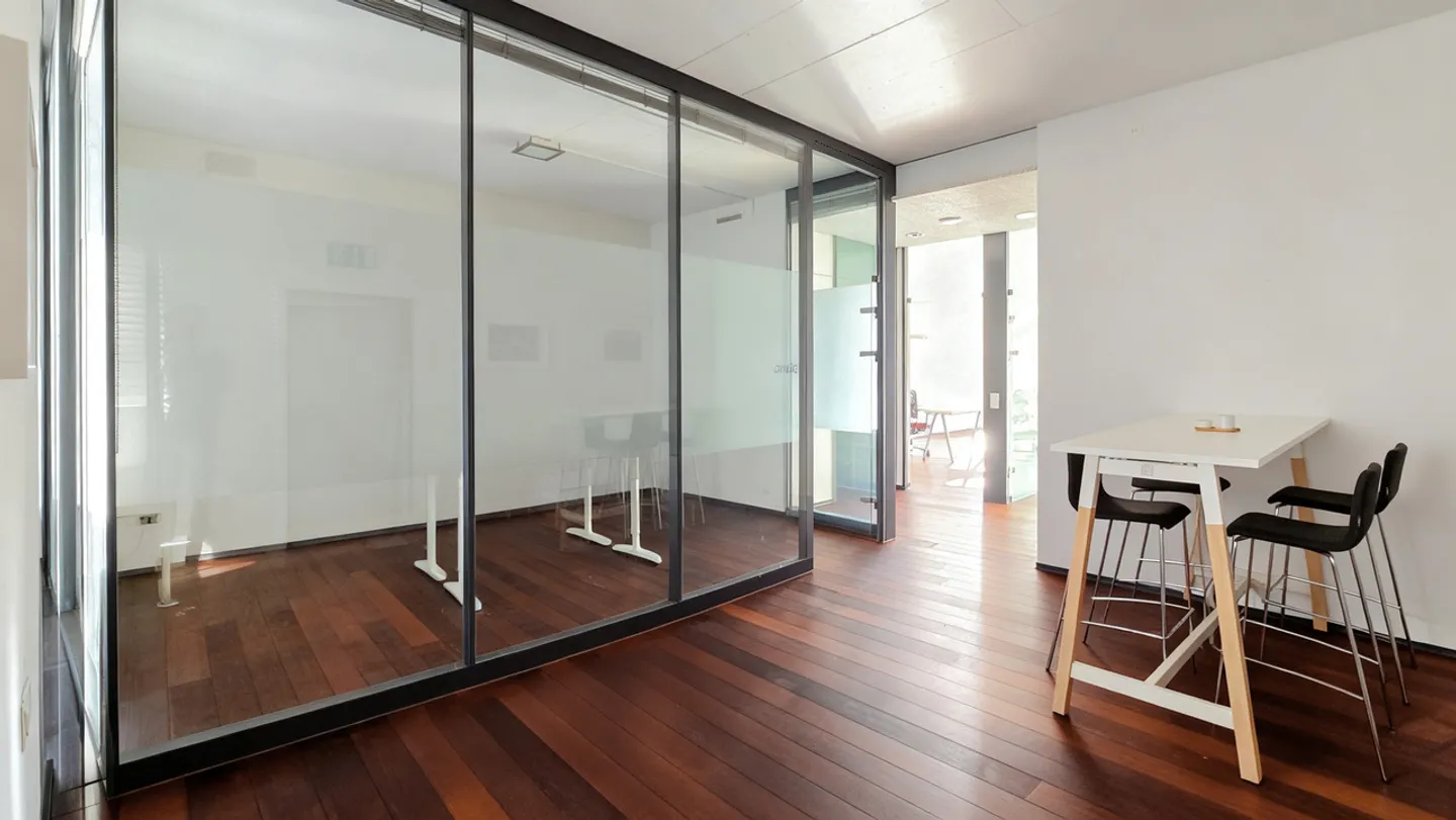 Espace de bureau représentatif dans le canton de Zug, favorable aux impôts - Photo 4 sur 8