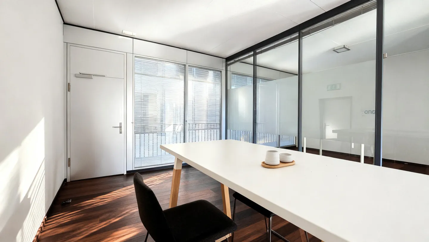 Espace de bureau représentatif dans le canton de Zug, favorable aux impôts - Photo 3 sur 8