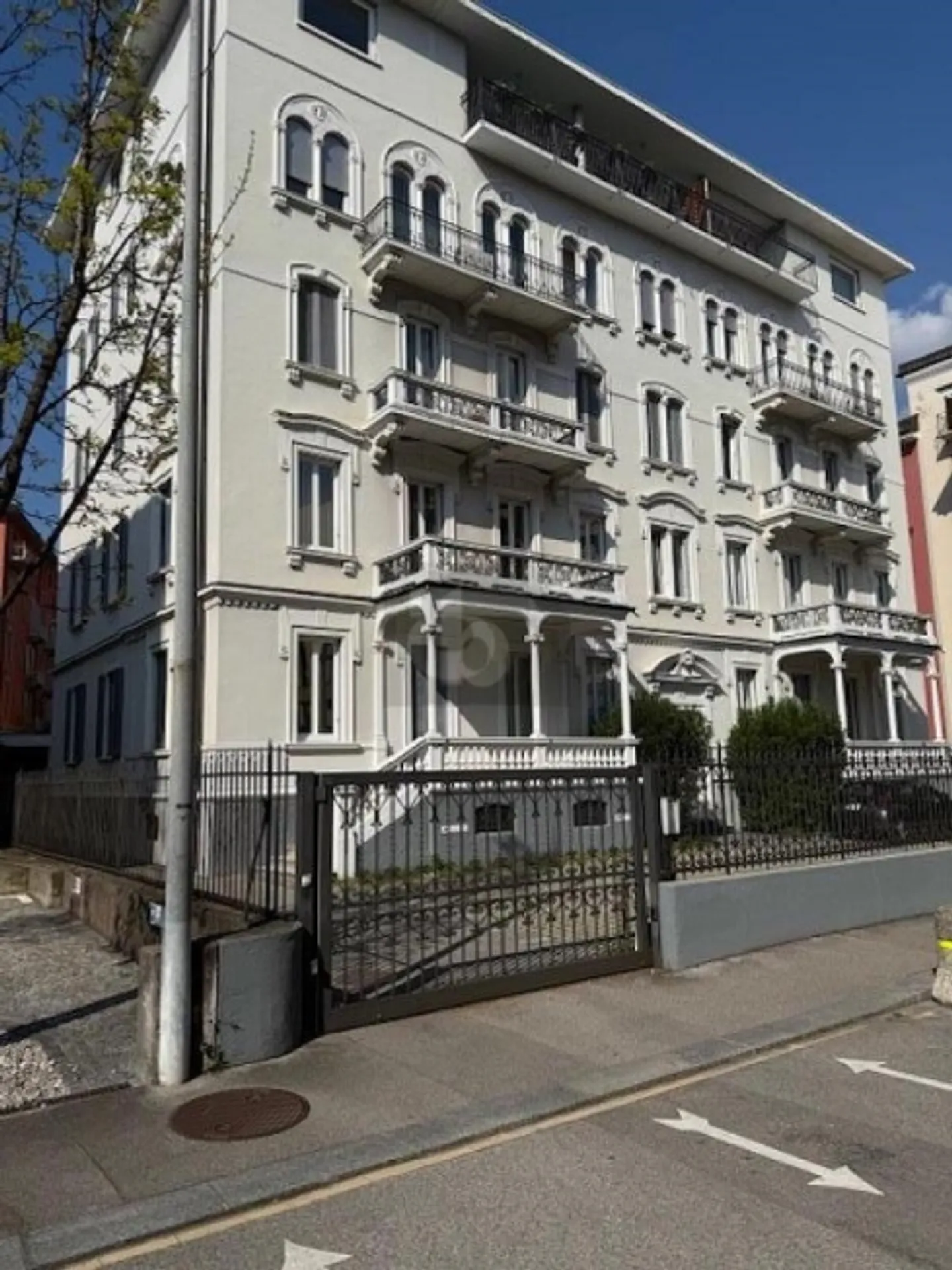 Prestigious Palace in the Heart of Lugano - Photo 3 of 5