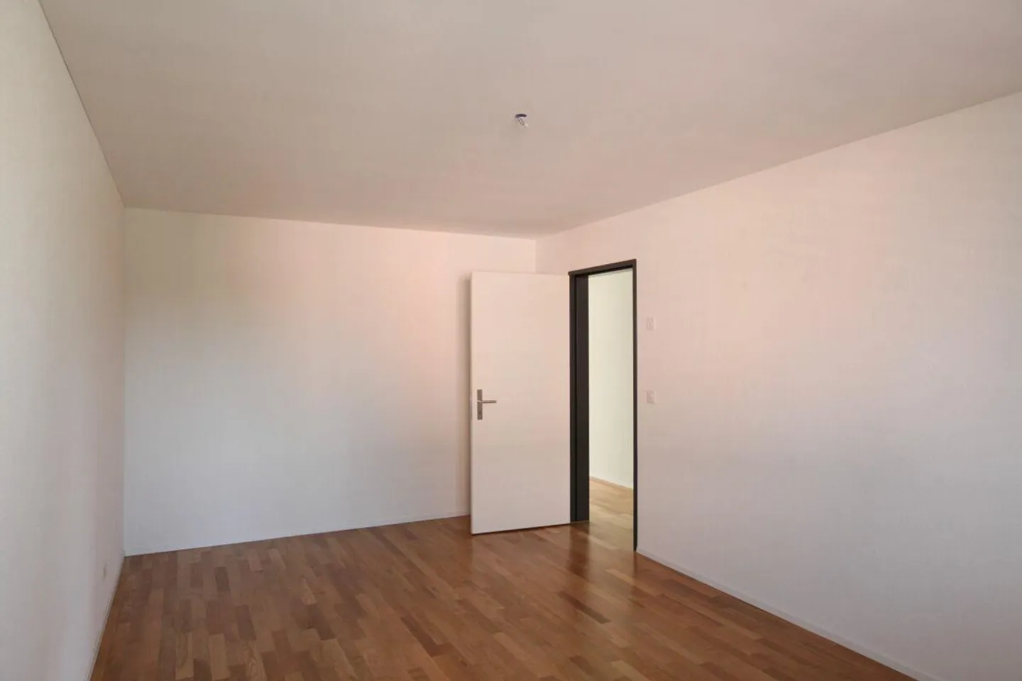 Bright 3.5-room apartment on the ground floor with garden seating area! - Photo 7 of 13