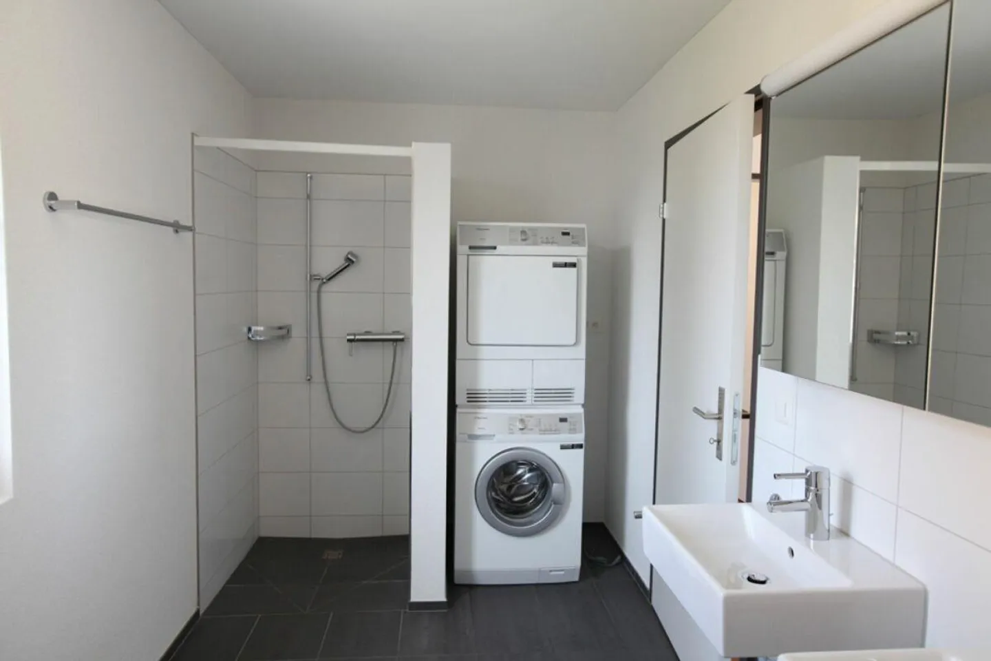 Bright 3.5-room apartment on the ground floor with garden seating area! - Photo 11 of 13