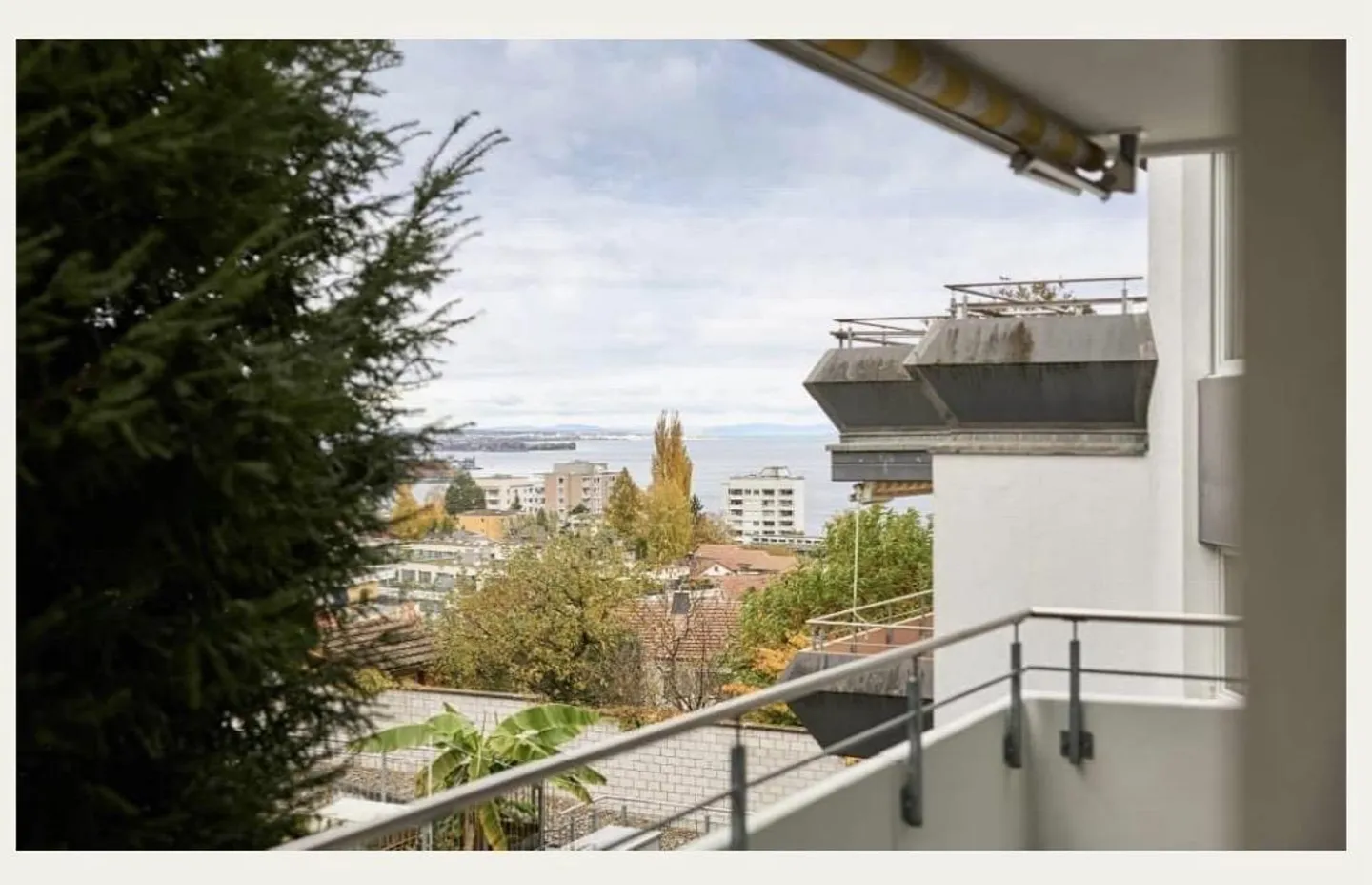 Appartement moderne de 3,5 pièces meublé, entièrement équipé et récemment rénové - Photo 1 sur 6