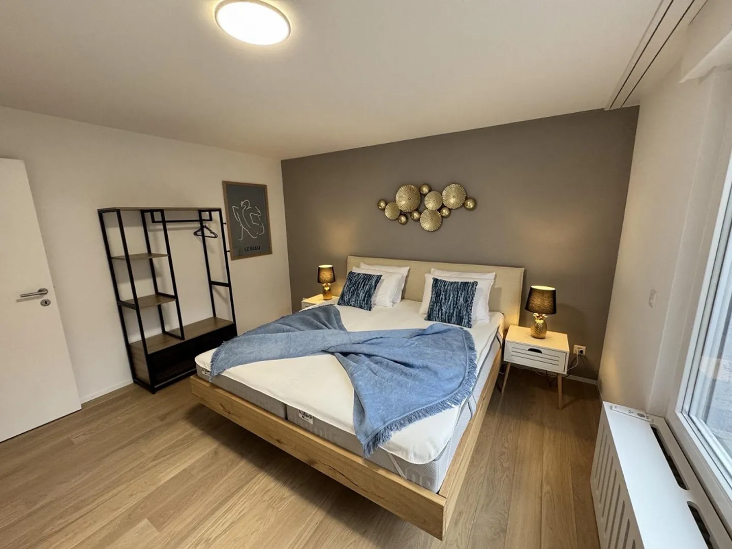 Appartement moderne de 3,5 pièces meublé, entièrement équipé et récemment rénové - Photo 3 sur 6