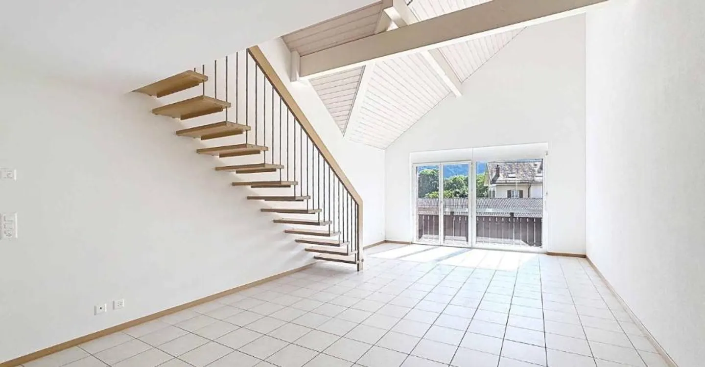 Geräumige 4,5-Zimmer-Wohnung von 137,7 m2 mit Mezzanin und überdachten Balkonen - Foto 2 von 10