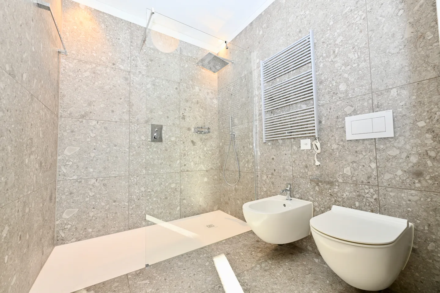 Modern Luxury Penthouse with Panoramic Terrace - Photo 16 of 26