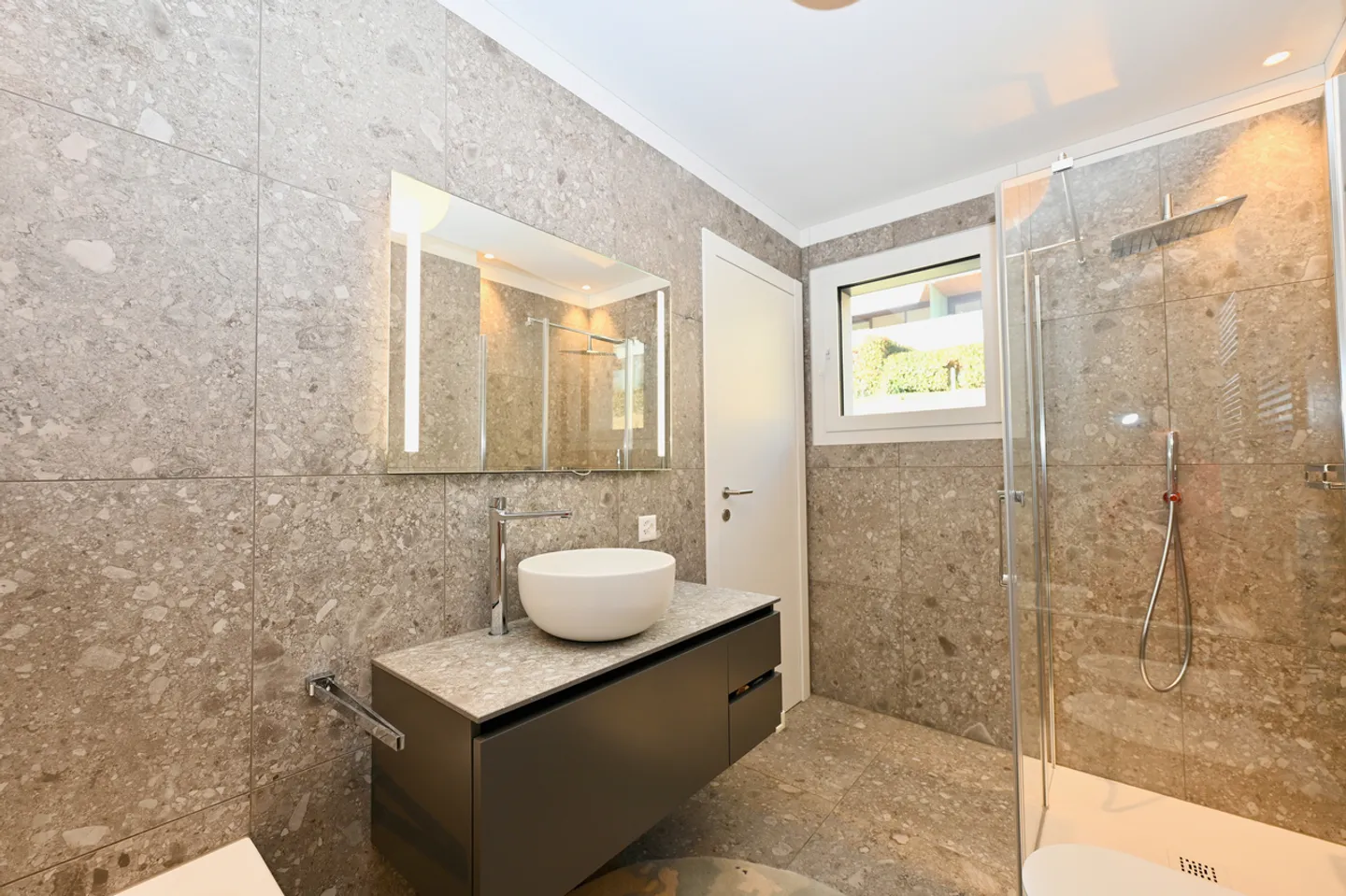 Modern Luxury Penthouse with Panoramic Terrace - Photo 23 of 26