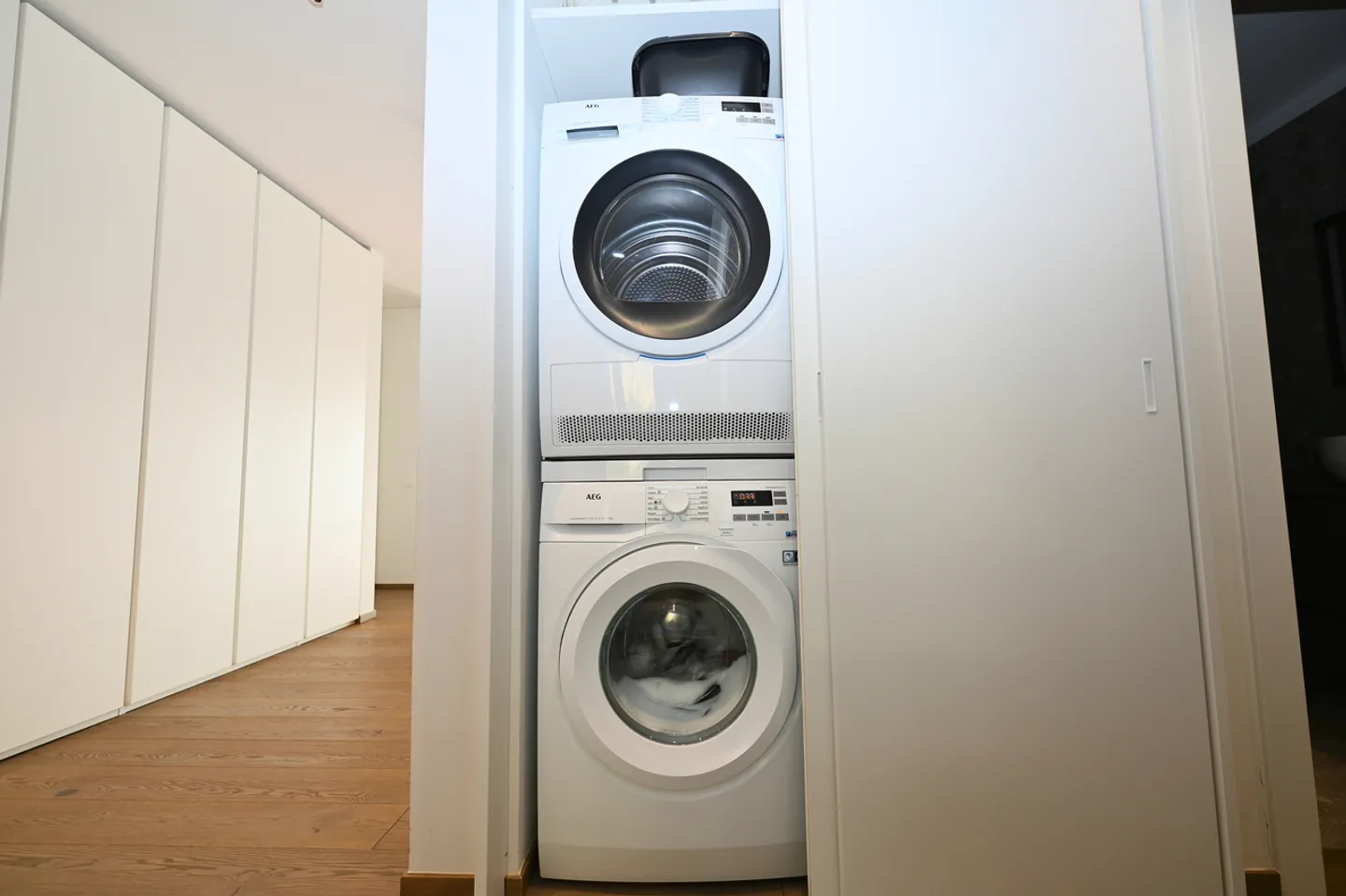 Modern Luxury Penthouse with Panoramic Terrace - Photo 24 of 26