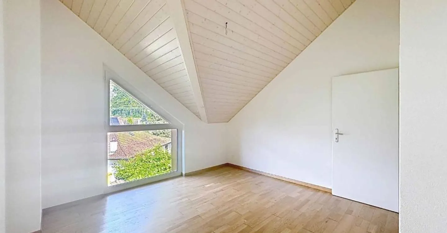 Geräumige 4,5-Zimmer-Wohnung von 137,7 m2 mit Mezzanin und überdachten Balkonen - Foto 7 von 10