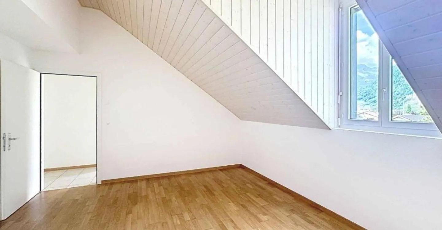 Geräumige 4,5-Zimmer-Wohnung von 137,7 m2 mit Mezzanin und überdachten Balkonen - Foto 8 von 10