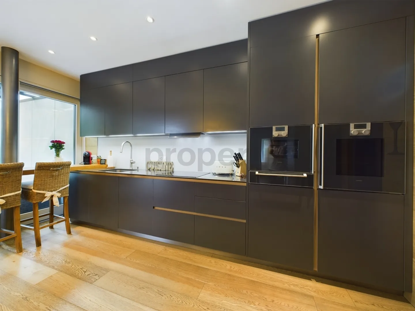 Appartamento 4.5  in bellissima posizione sul lago, PT con grande giardino / 4.5 Zimmer Wohnung in schöner Seelage, EG mit grossem Garten - Foto 6 von 13