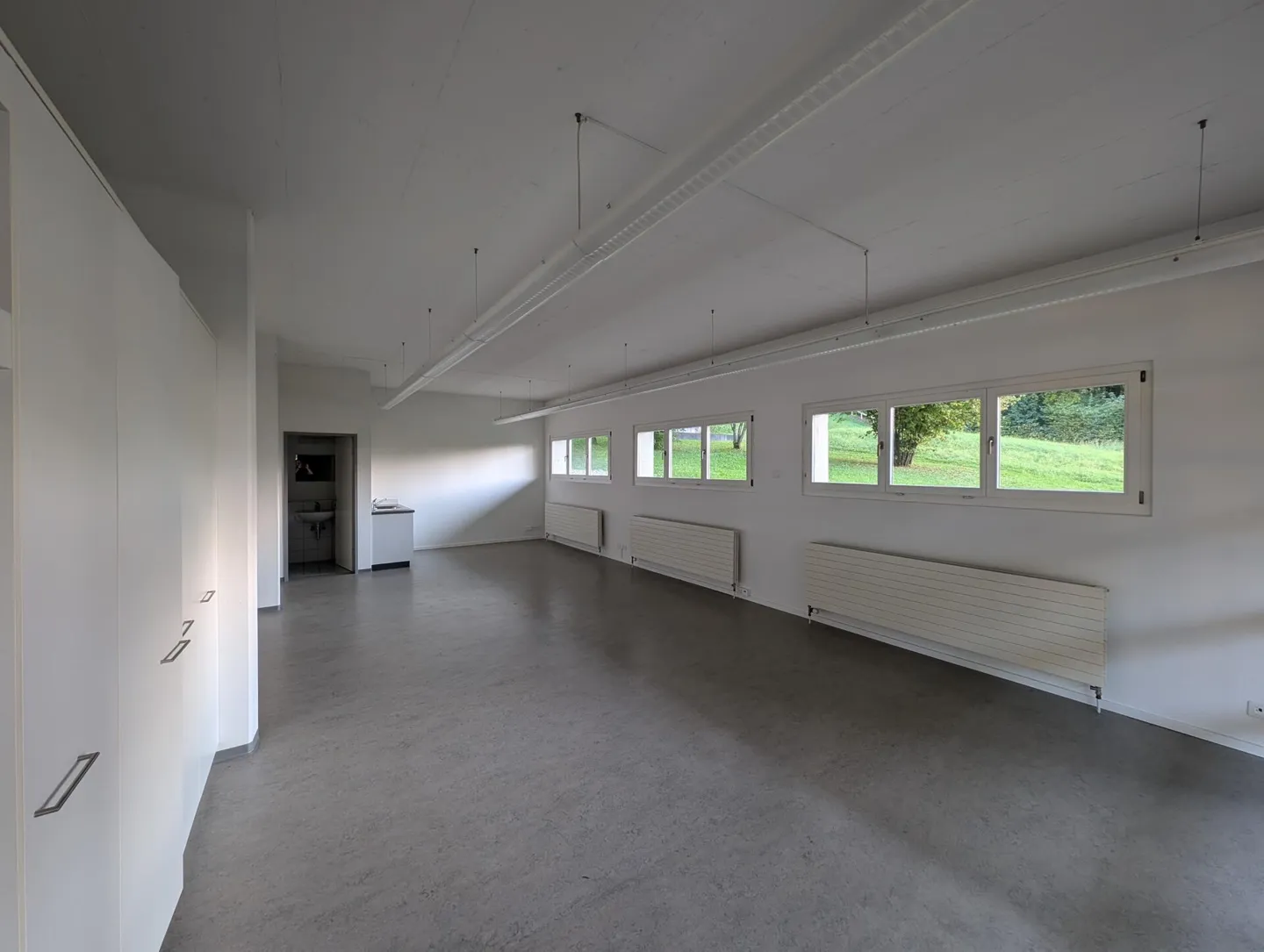 Spazio commerciale (49 m2) in affitto come atelier, ufficio, studio di massaggio, studio di bellezza, sala hobby, ecc. - Foto 2 di 9