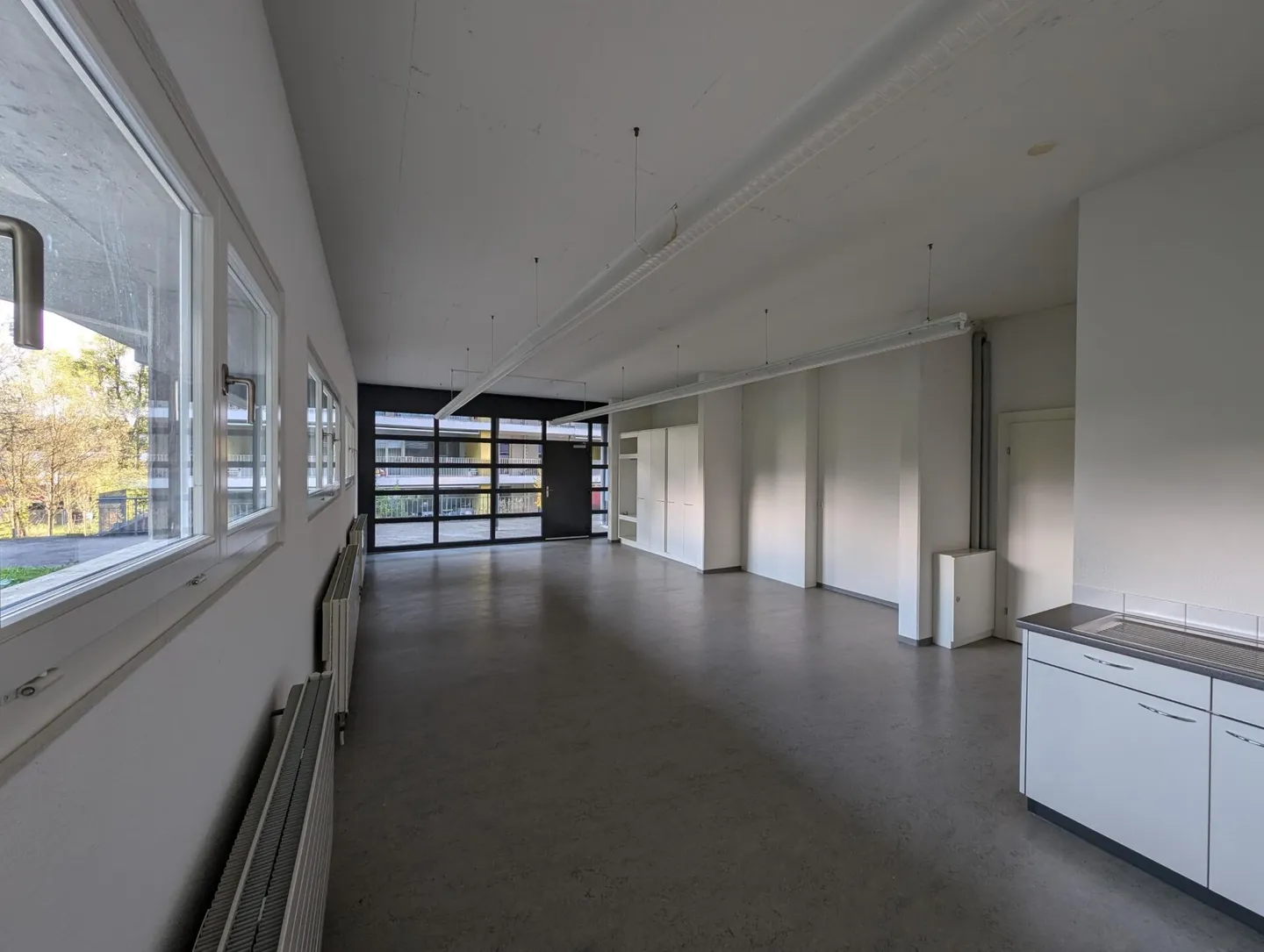 Spazio commerciale (49 m2) in affitto come atelier, ufficio, studio di massaggio, studio di bellezza, sala hobby, ecc. - Foto 3 di 9