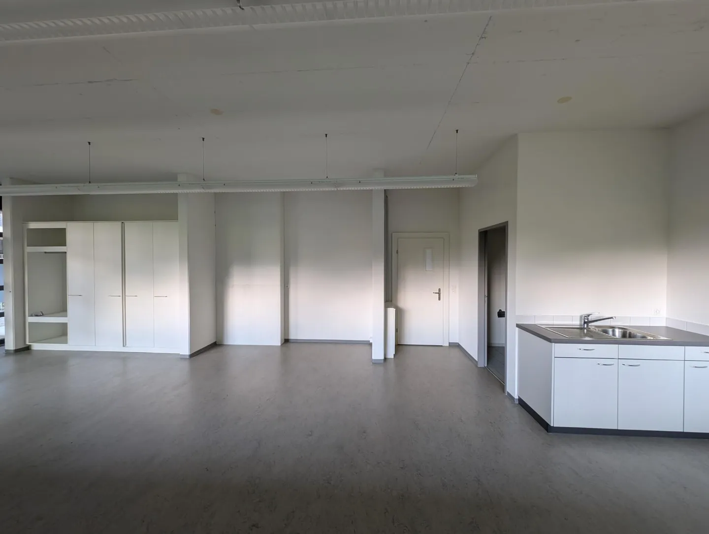 Spazio commerciale (49 m2) in affitto come atelier, ufficio, studio di massaggio, studio di bellezza, sala hobby, ecc. - Foto 4 di 9