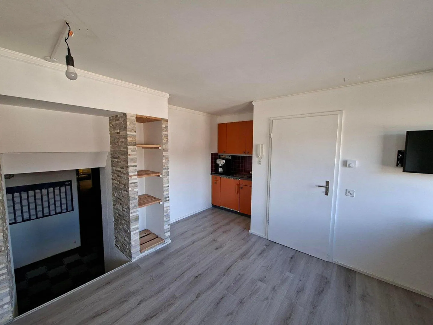 Bureau compact avec petit stockage à Lyss - 30 m² à louer - Photo 2 sur 5