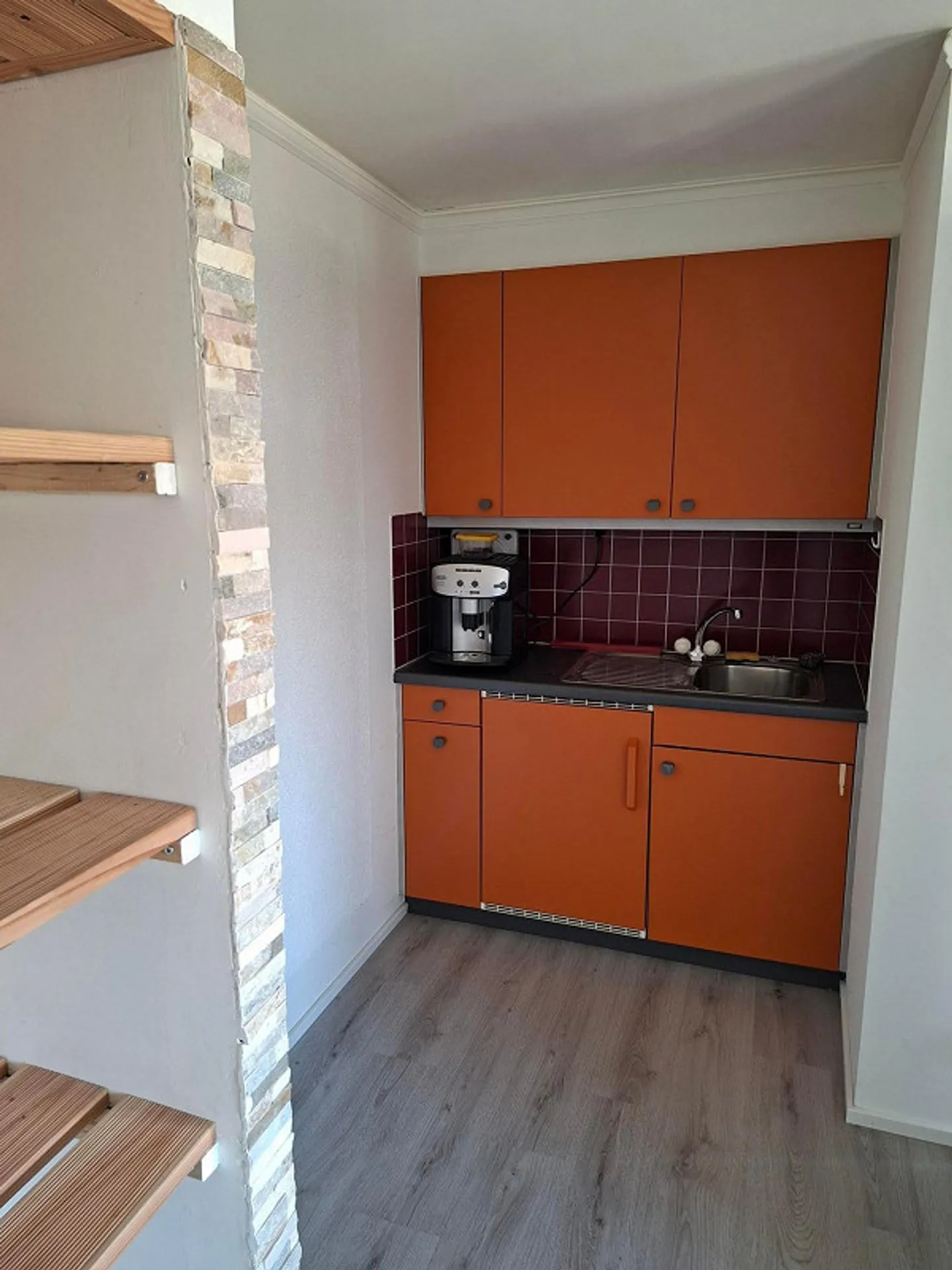 Bureau compact avec petit stockage à Lyss - 30 m² à louer - Photo 4 sur 5