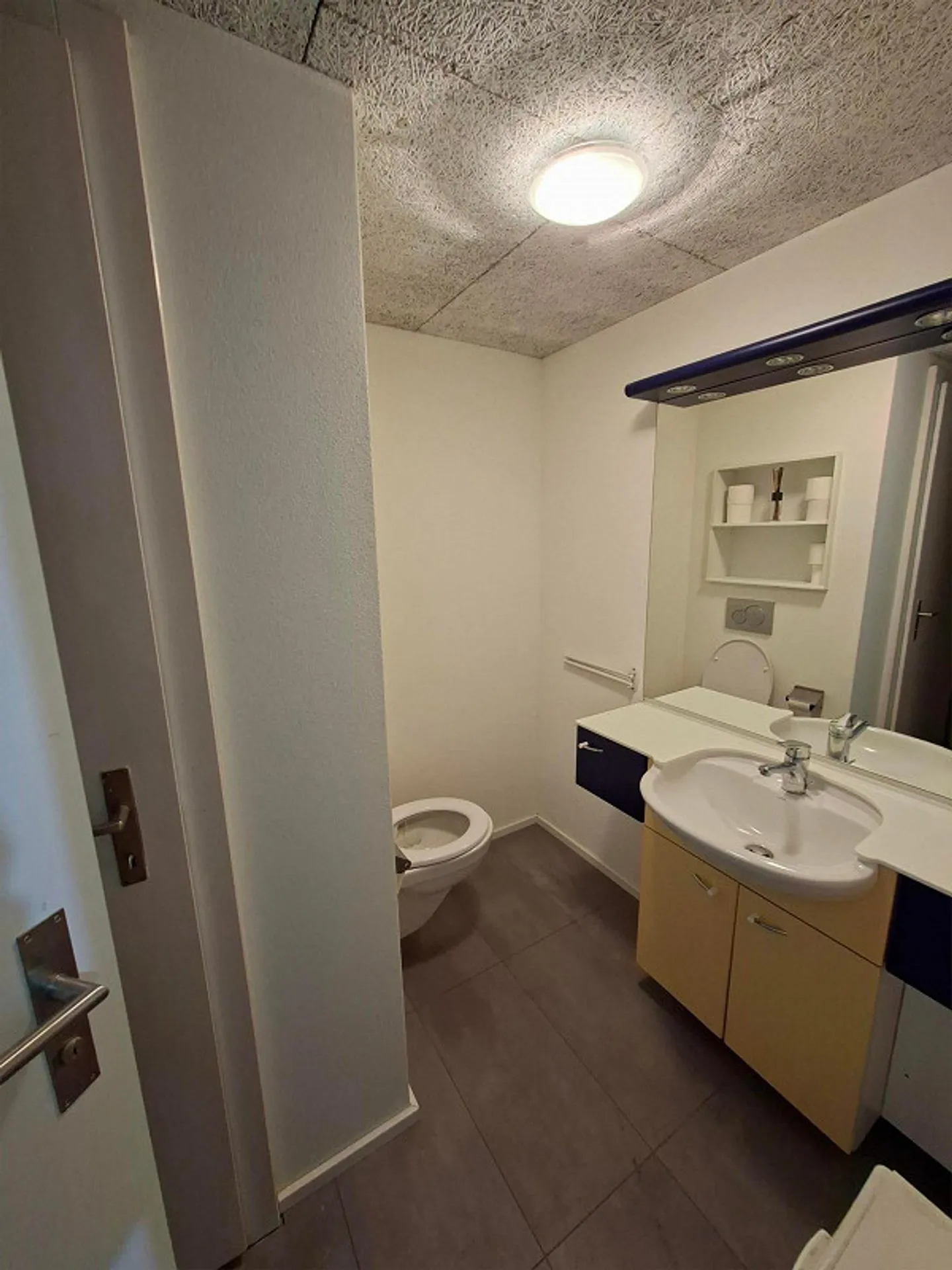 Bureau compact avec petit stockage à Lyss - 30 m² à louer - Photo 5 sur 5