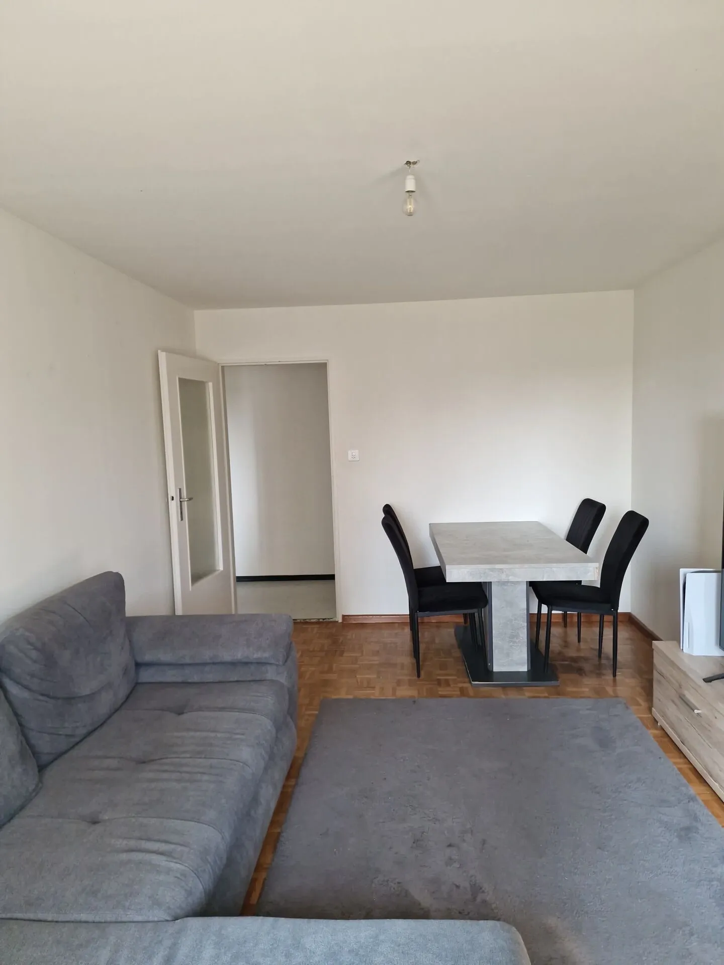 3.5-room apartment with 2 balconies in a quiet location in Courtaman for rent! - Photo 10 of 12