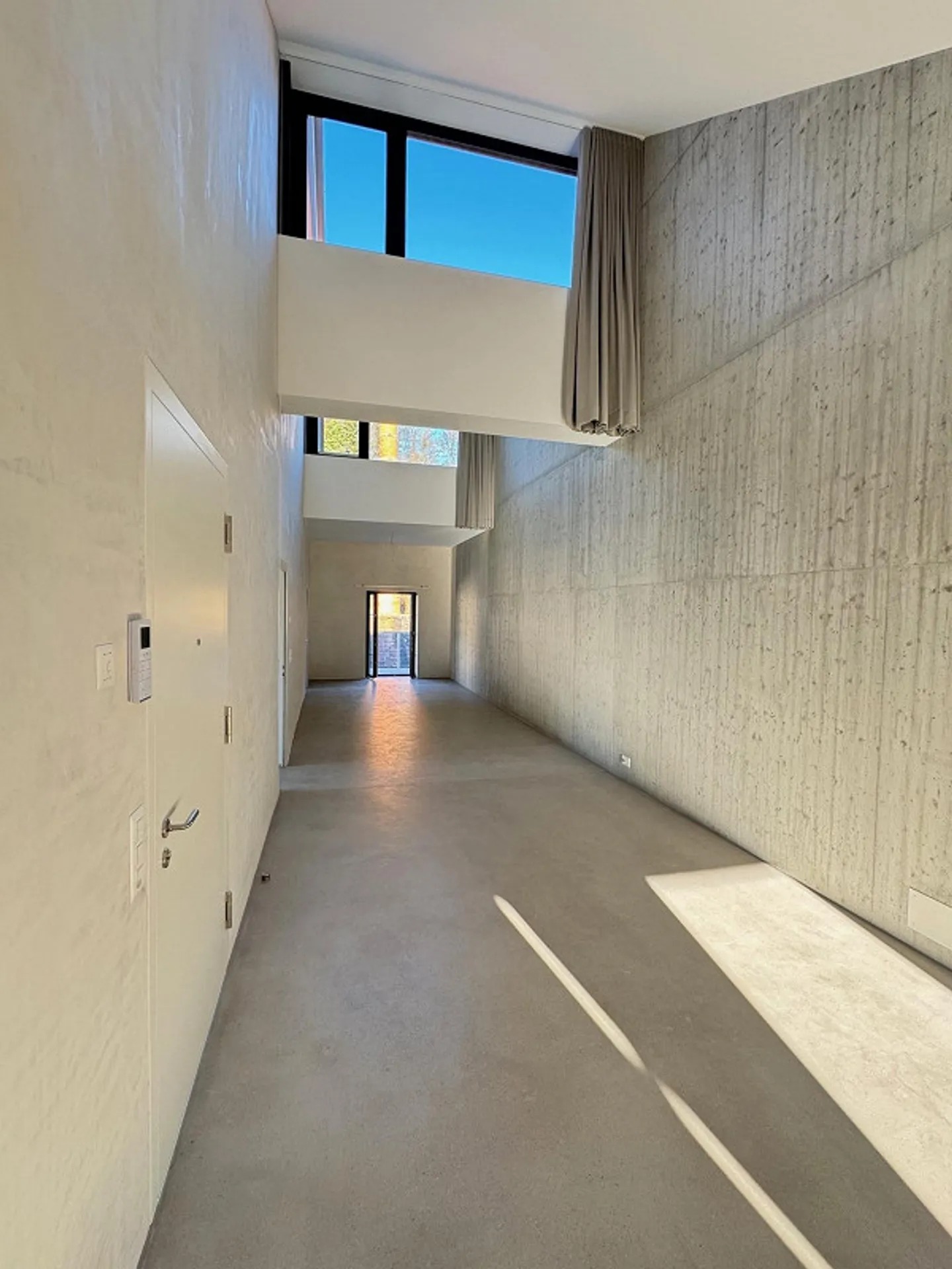 Moderno appartamento loft con 1 camera in un edificio industriale storico - Foto 4 di 12