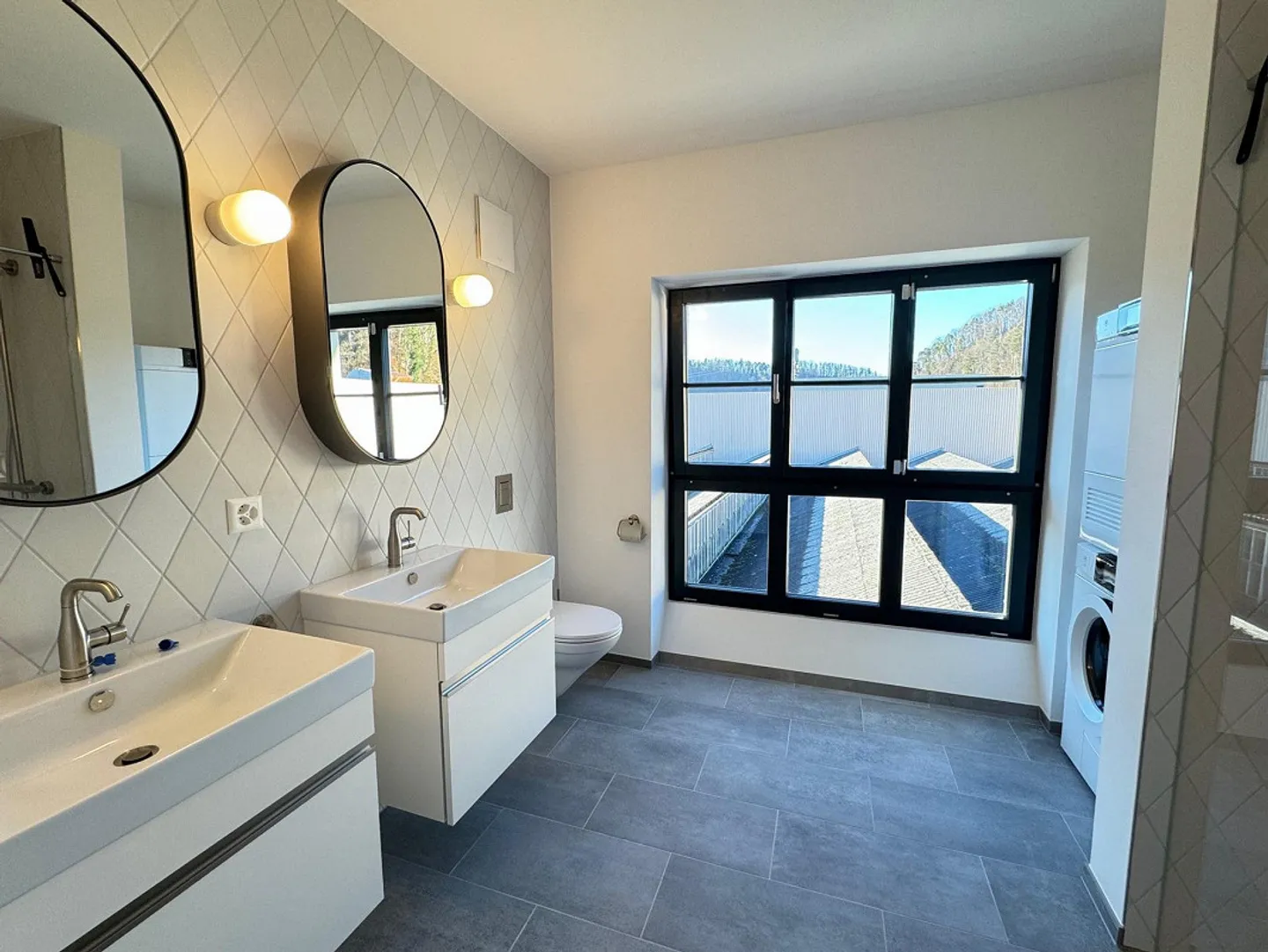 Moderno appartamento loft con 1 camera in un edificio industriale storico - Foto 7 di 12