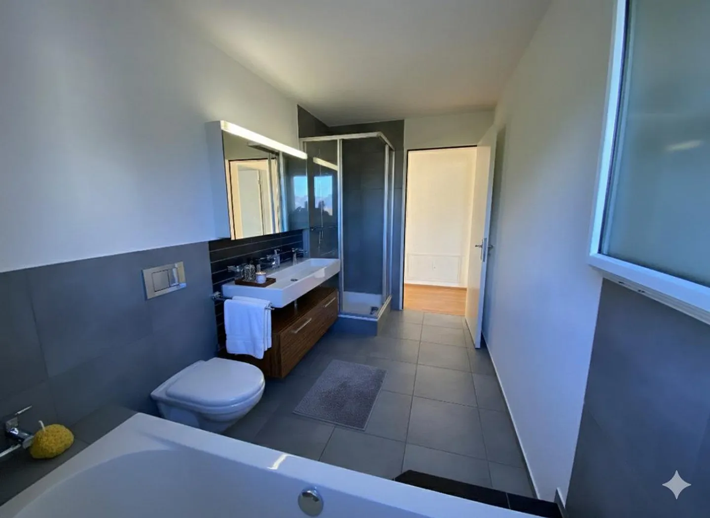 Attic apartment with magnificent views and lots of light - Photo 7 of 14