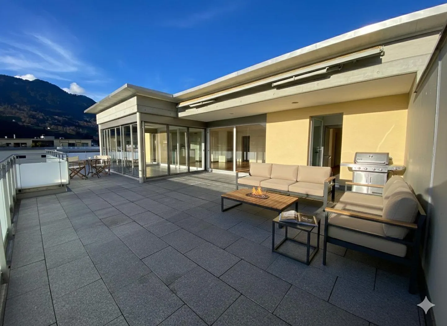 Attic apartment with magnificent views and lots of light - Photo 9 of 14