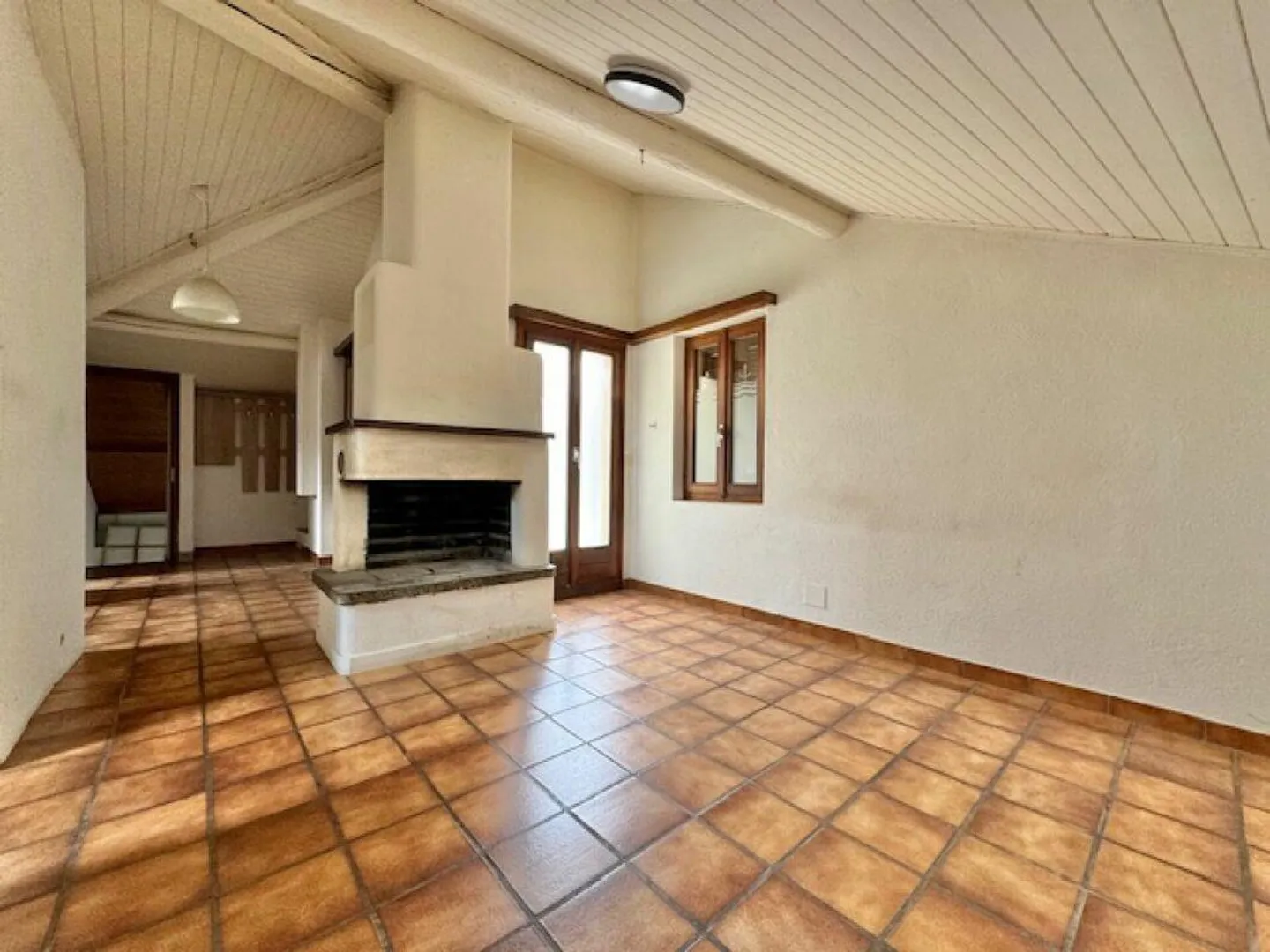 IN VENDITA NEL CENTRO DI VIRA GAMBAROGNO - CASA PLURIFAMILIARE CON 4 APPARTAMENTI E UN MAGAZZINO - Foto 7 di 15