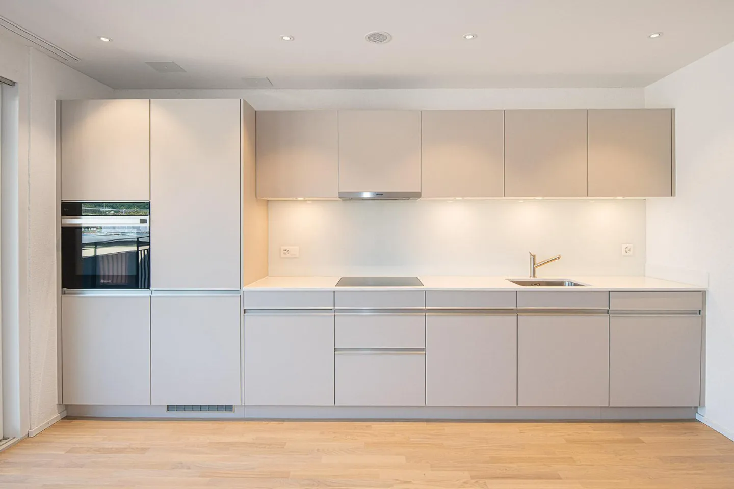 Beautiful modern 3.5 room apartment in Neuhausen! - Photo 2 of 13