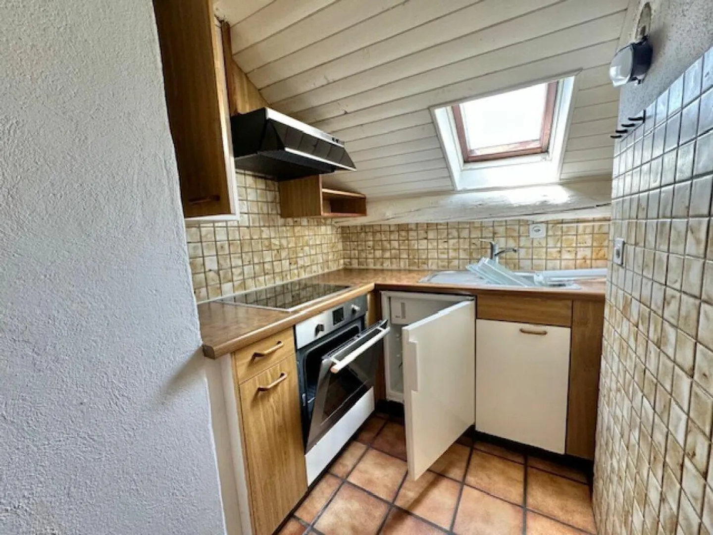 IN VENDITA NEL CENTRO DI VIRA GAMBAROGNO - CASA PLURIFAMILIARE CON 4 APPARTAMENTI E UN MAGAZZINO - Foto 8 di 15