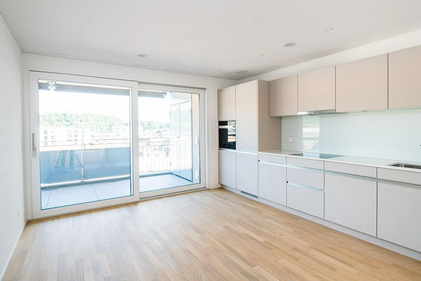 Beautiful modern 3.5 room apartment in Neuhausen! - Photo 3 of 13