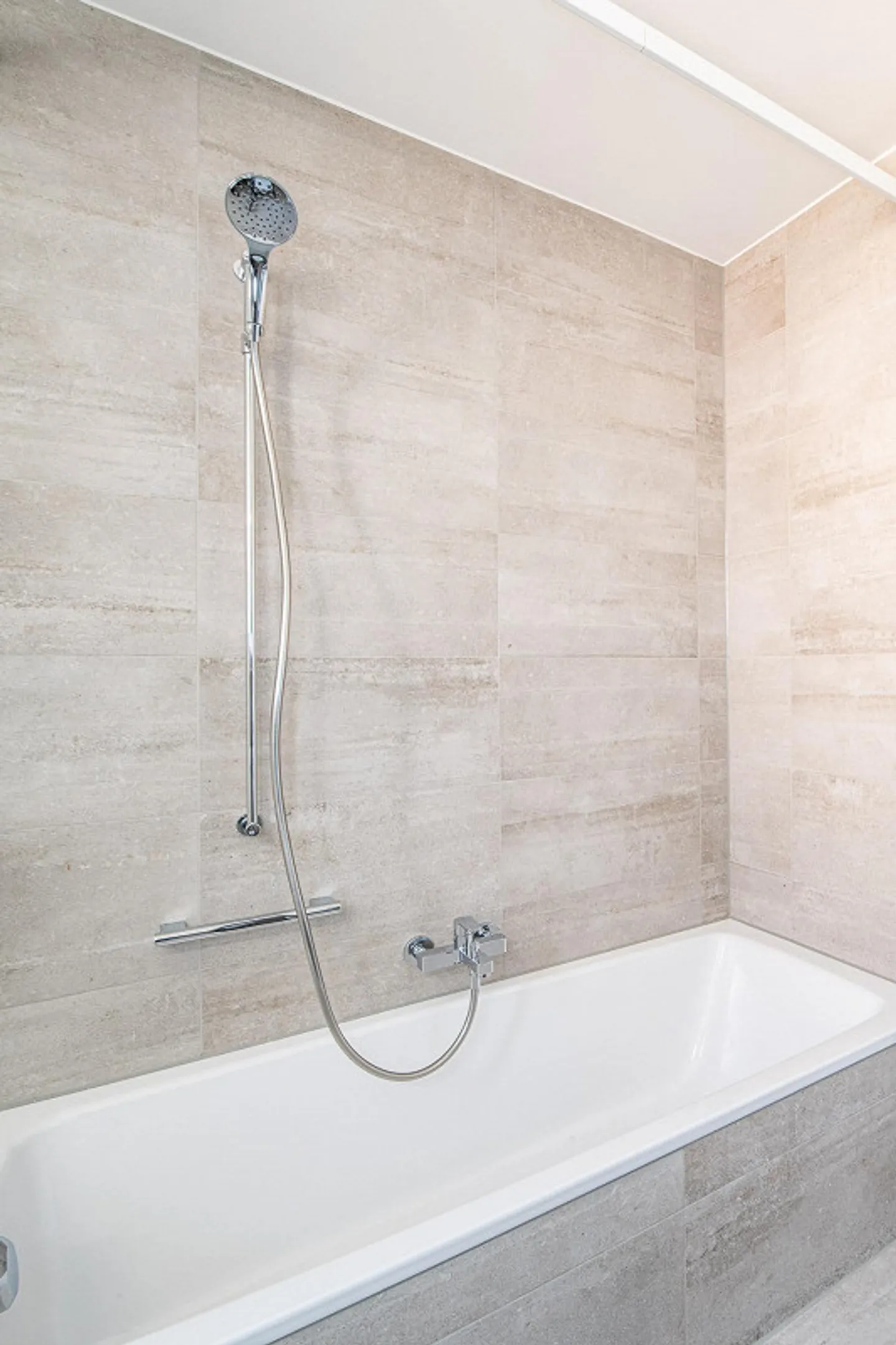 Beautiful modern 3.5 room apartment in Neuhausen! - Photo 9 of 13