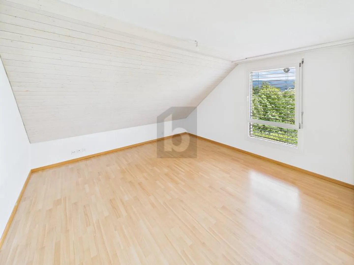 LICHTDURCHFLUTET, GROSSZÜGIG AUF ZWEI ETAGEN - Foto 4 von 6