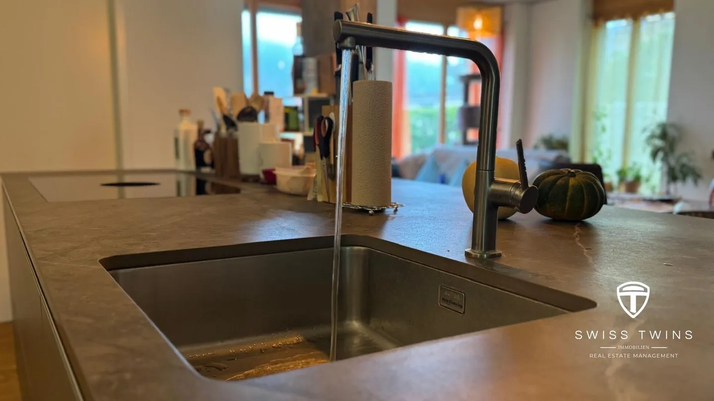 Appartement exclusif de 4,5 pièces au rez-de-chaussée - Photo 3 sur 10