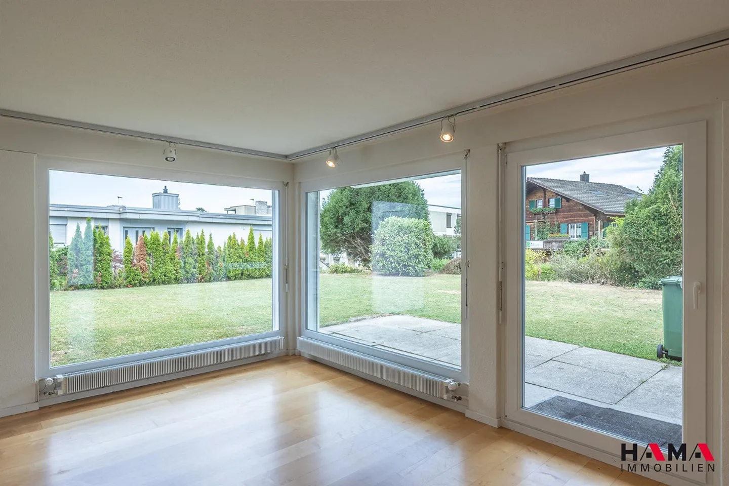 Spacious 6.5-room terrace house with sauna and pool in prime location - Photo 4 of 30