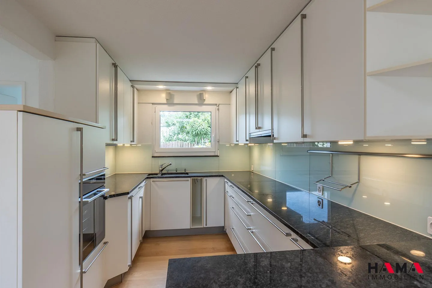 Spacious 6.5-room terrace house with sauna and pool in prime location - Photo 5 of 30