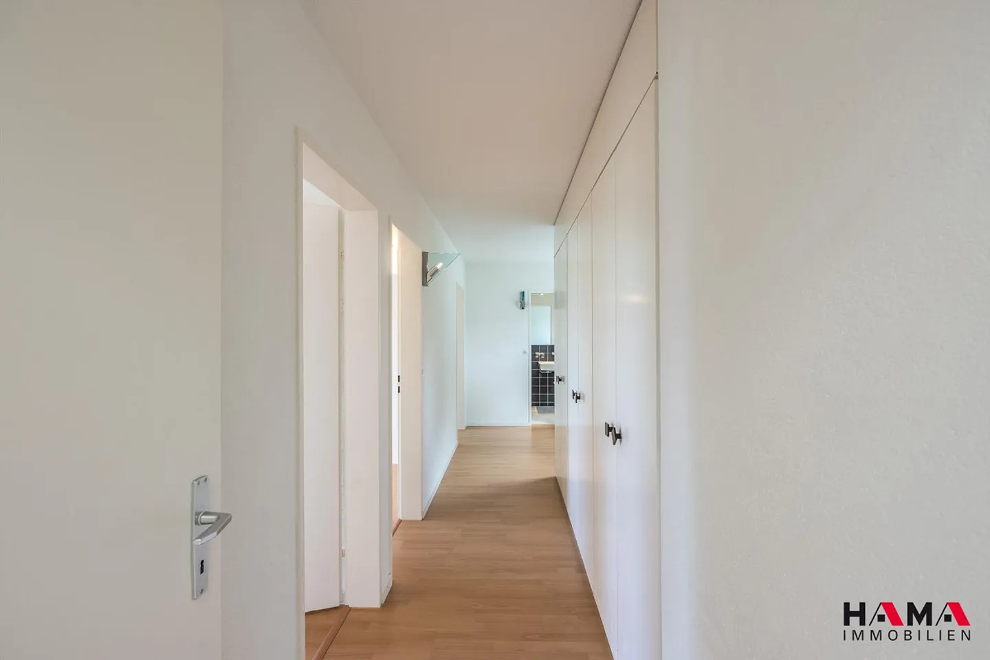 Spacious 6.5-room terrace house with sauna and pool in prime location - Photo 8 of 30