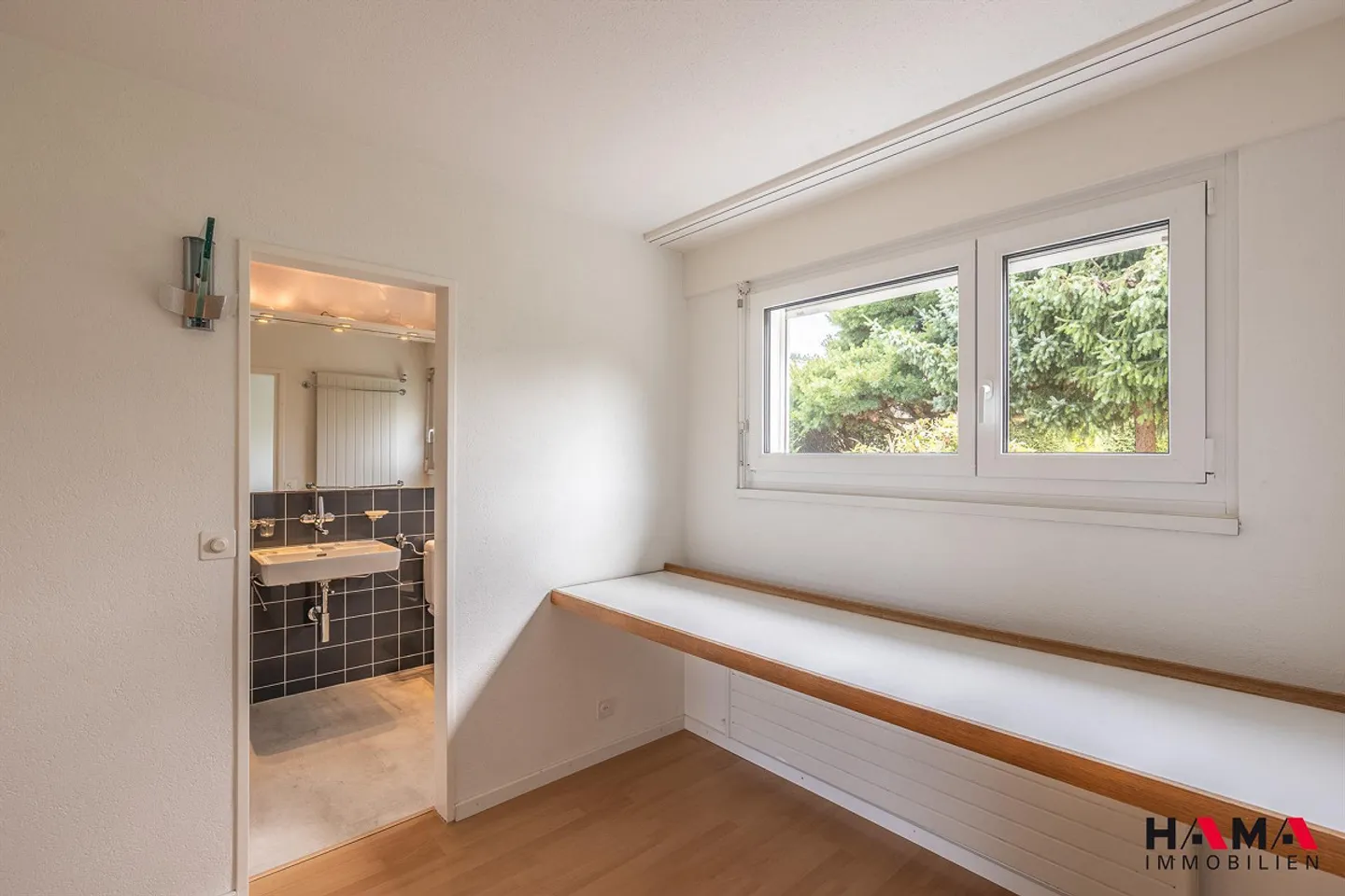 Spacious 6.5-room terrace house with sauna and pool in prime location - Photo 11 of 30