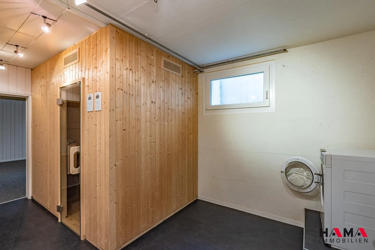 Spacious 6.5-room terrace house with sauna and pool in prime location - Photo 17 of 30