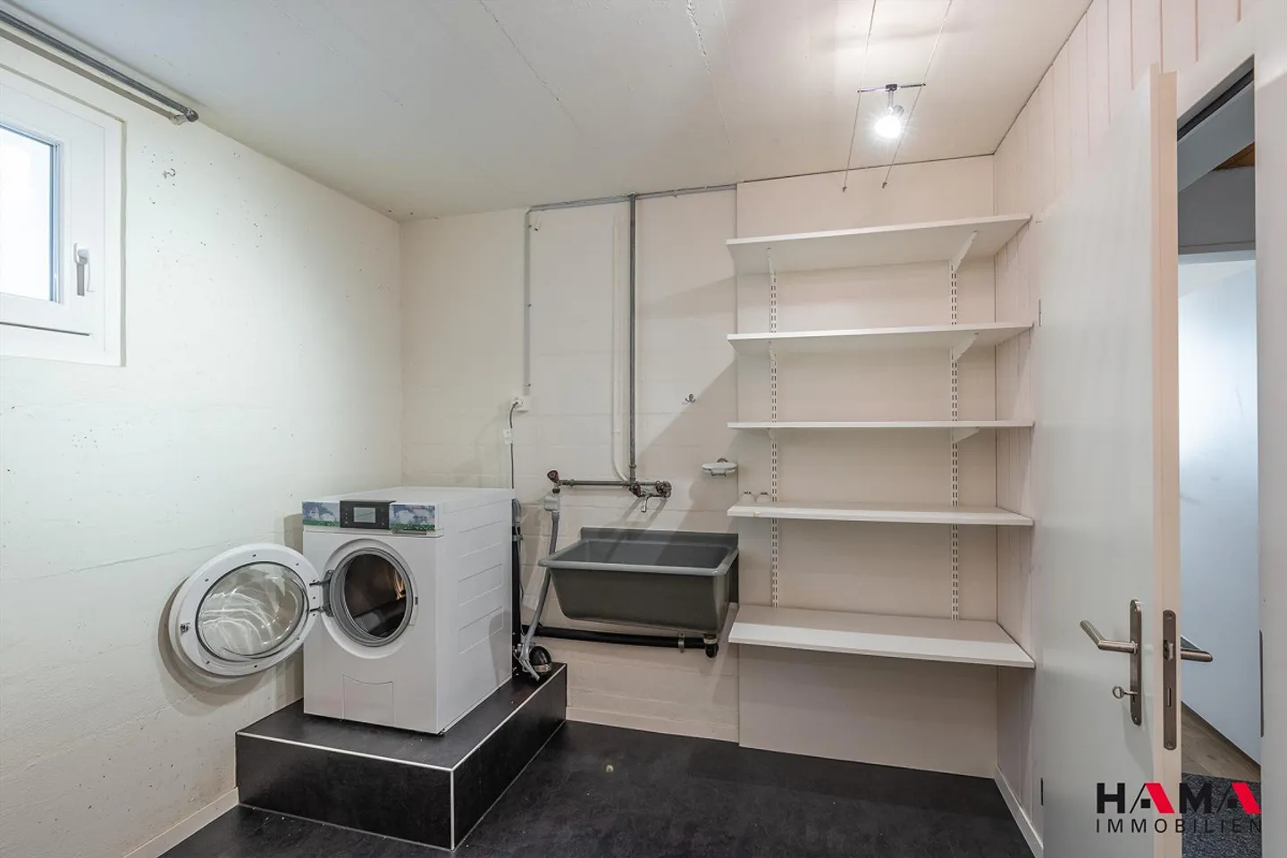Spacious 6.5-room terrace house with sauna and pool in prime location - Photo 21 of 30