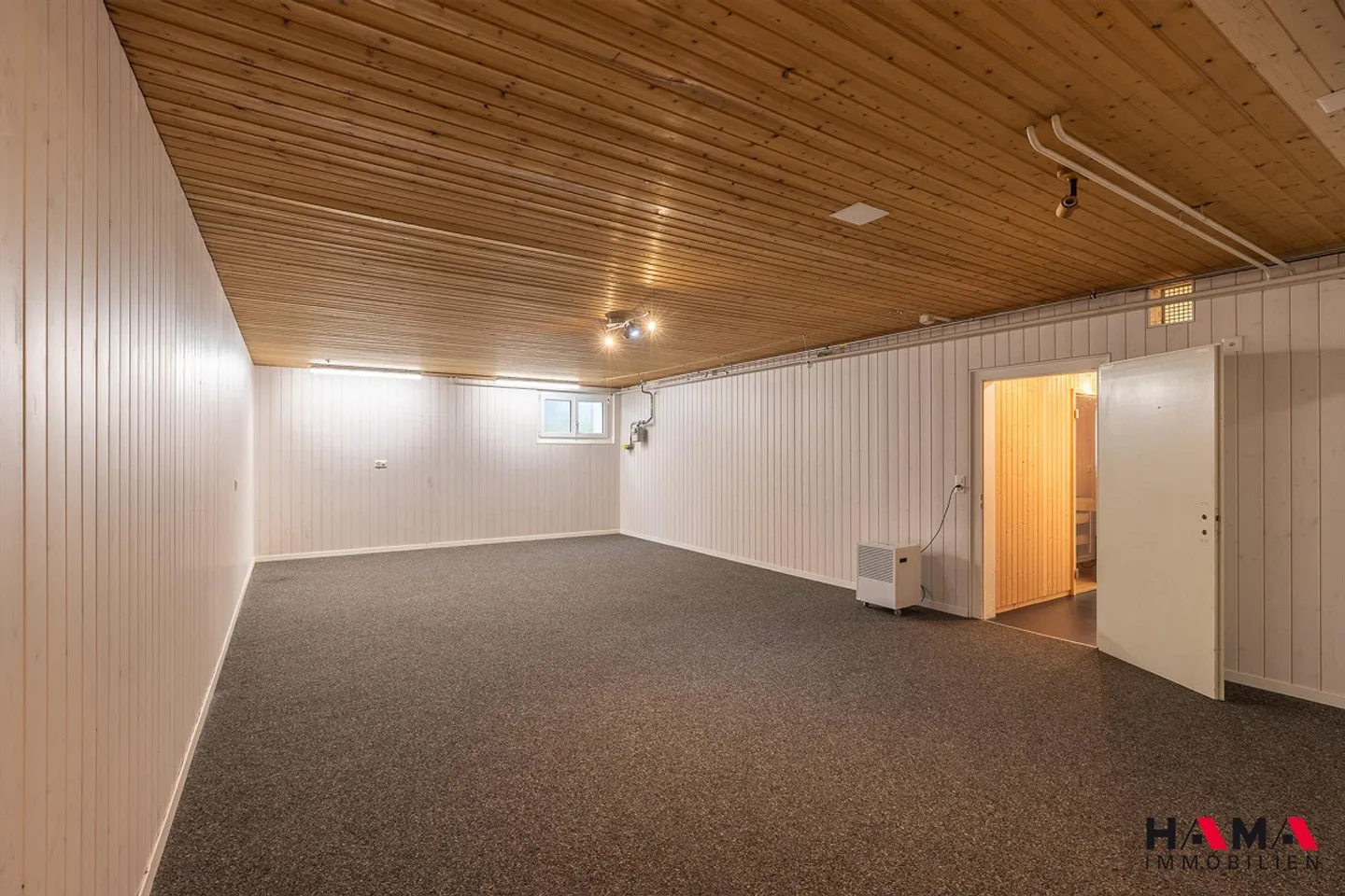 Spacious 6.5-room terrace house with sauna and pool in prime location - Photo 22 of 30