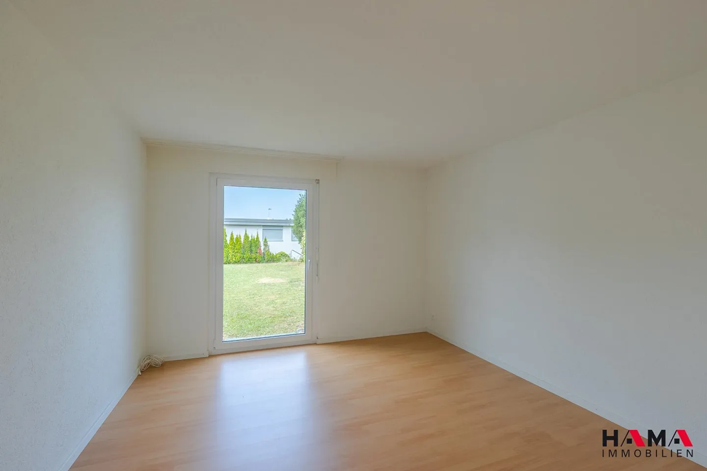 Spacious 6.5-room terrace house with sauna and pool in prime location - Photo 12 of 30
